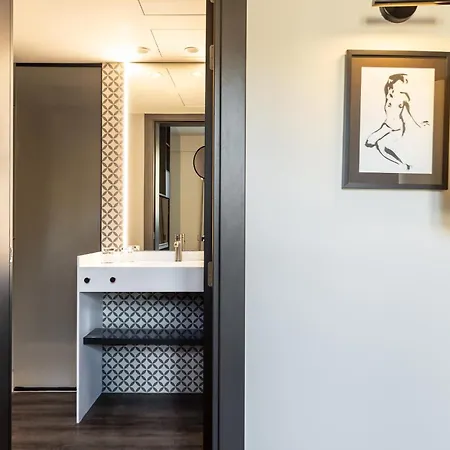 Hotel Yurbban Ramblas Boutique 3*