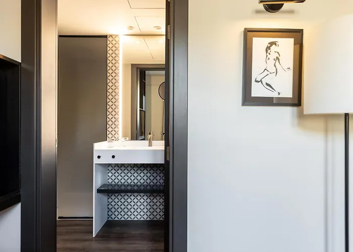 Hotel Yurbban Ramblas Boutique 3*